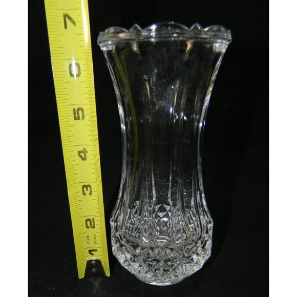 Cut Crystal Vanity Set: Decanter Vase Stopper & Wedgewood Lidded Trinket Box - Picture 6 of 16